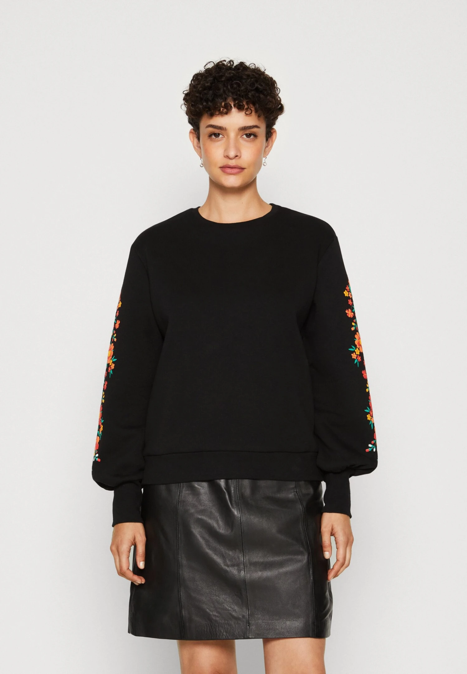 Anna Field FelpaBlack Donna Felpe AN621J013-Q11 5 Anna Field FelpaBlack Donna Felpe AN621J013-Q11 - immagine 3