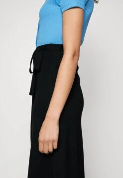 Anna Field Basic Wrap Over Midi Skirt- Gonna A Campana - Black 15 Anna Field Basic Wrap Over Midi Skirt- Gonna A Campana - Black -Anna Field 803d7cd6783d444c9f967014797606fc