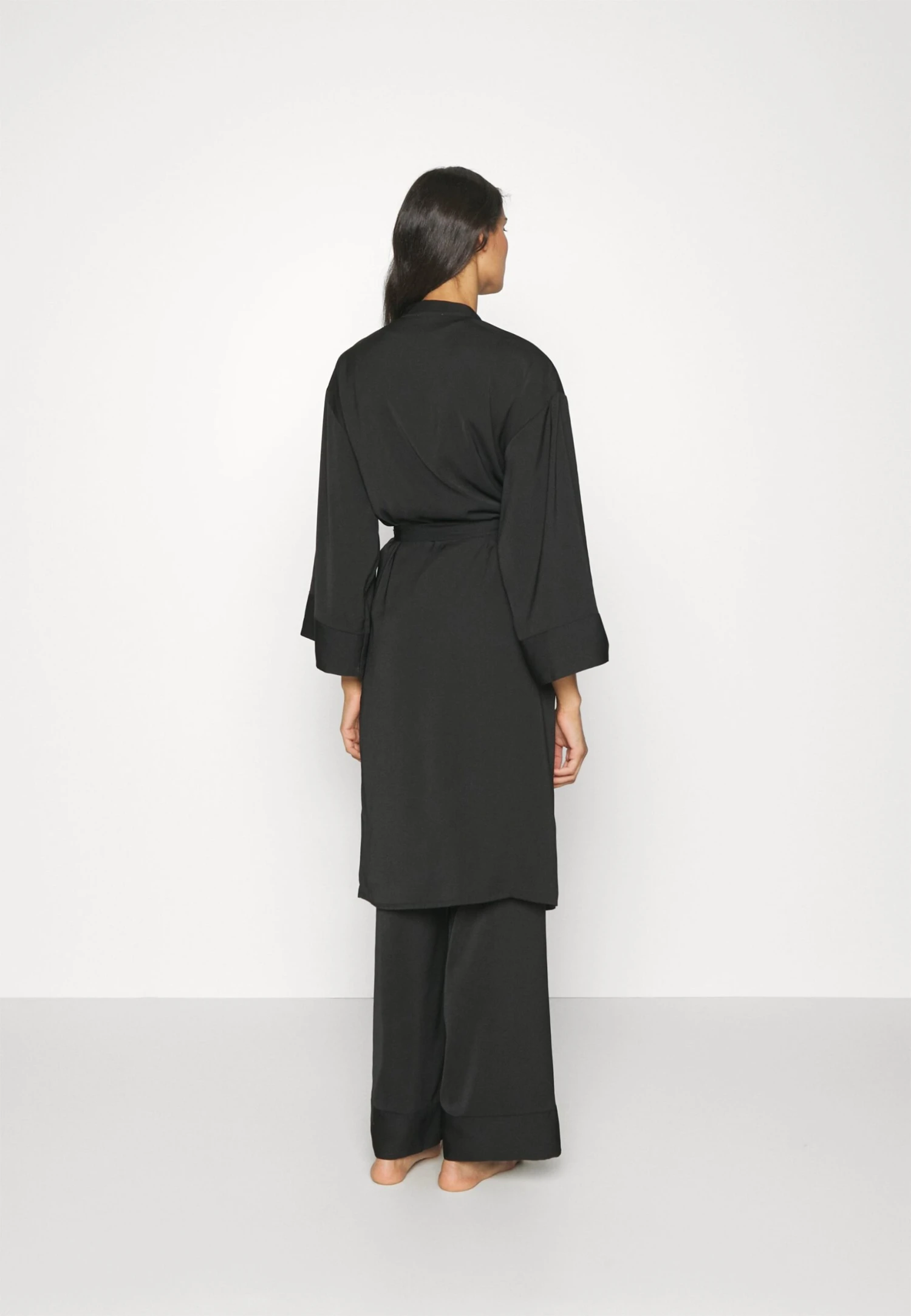 Anna Field SetPigiamaBlack Donna Intimo Notte E Loungewear AN681P09S-Q11 5 Anna Field SetPigiamaBlack Donna Intimo Notte E Loungewear AN681P09S-Q11 - immagine 3