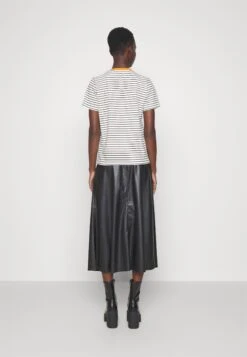 Anna Field T-Shirt Con StampaBlack/Off-White/Orange Donna T-shirt E Top AN621D19F-Q11 12 Anna Field T-Shirt Con StampaBlack/Off-White/Orange Donna T-shirt E Top AN621D19F-Q11 -Anna Field a30f4544ae0e45f9a4b36b7b97de7d19