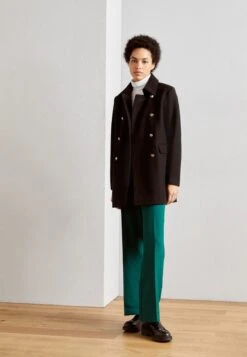 Anna Field -Anna Field a6c792eb531c4f7ba79ddcdac11cd299