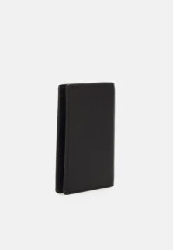 Anna Field Passport Case And Luggage Tag SetCustodia Per PassaportoBlack Donna Portafogli E Portachiavi AN651F04H-Q11 8 Anna Field Passport Case And Luggage Tag SetCustodia Per PassaportoBlack Donna Portafogli E Portachiavi AN651F04H-Q11 -Anna Field b30fe3942147470bab91f374ab31b64e